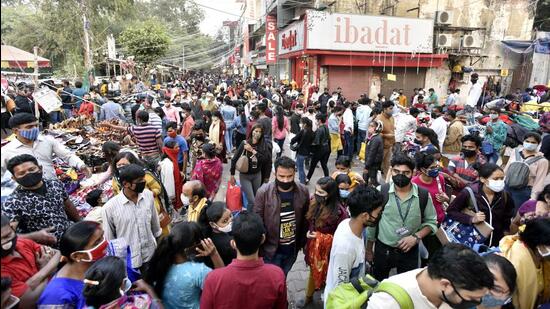 The popular South Delhi market was recently embroiled in a controversy when pictures of crowds violating social distancing norms at the market went viral on social media. (Sanjeev Verma/HT PHOTO) The popular South Delhi market was recently embroiled in a controversy when pictures of crowds violating social distancing norms at the market went viral on social media. (Sanjeev Verma/HT PHOTO)