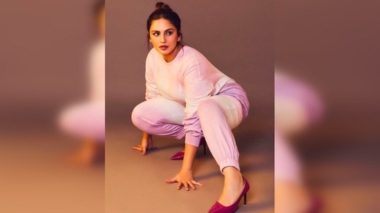 Styled by the boutique styling consultancy Who Wore What When, Huma Qureshi's hair and makeup were done by Mahima Wachher Salvi.(Instagram/@iamhumaq)