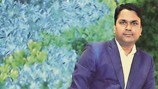 Social media has been abuzz with tweets by people from all walks of life offering monetary help to the family of late Delhi-based delivery executive Salil Tripathi.(HT_PRINT) Social media has been abuzz with tweets by people from all walks of life offering monetary help to the family of late Delhi-based delivery executive Salil Tripathi.(HT_PRINT)