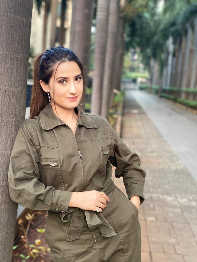Til gur ghya god god bola! Deepika Singh, Shrenu Parikh, Neha Bhasin & other TV celebs share who they wish to give the laddus Til gur ghya god god bola! Deepika Singh, Shrenu Parikh, Neha Bhasin & other TV celebs share who they wish to give the laddus