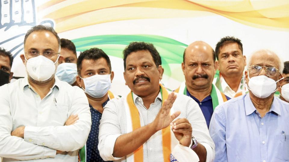 File photo of former BJP MLA Michael Lobo joining the Congress in Panaji. (PTI)
