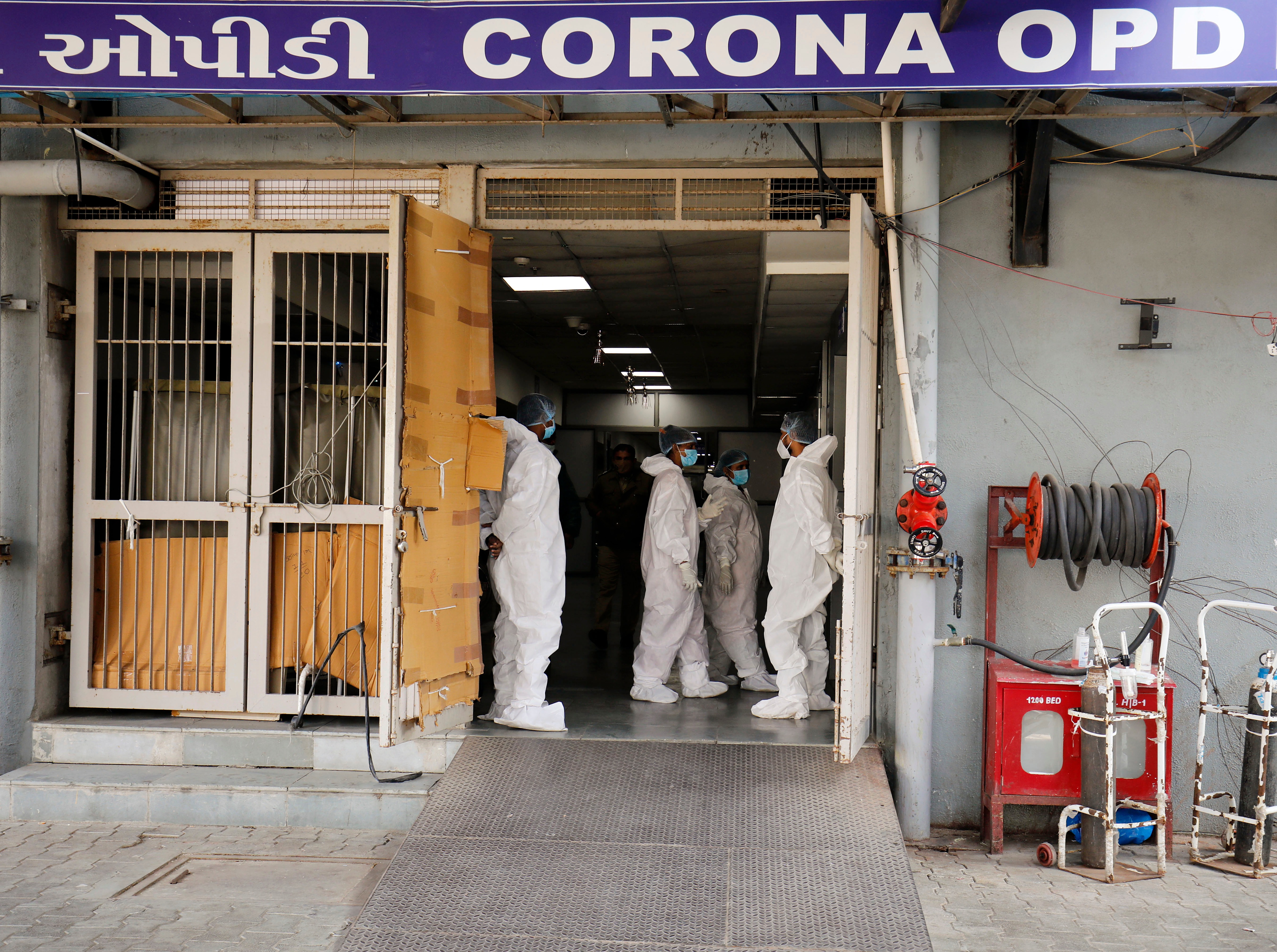 On Wednesday, the country registered nearly 283,000 fresh cases, 441 deaths and 188,157 recoveries. On Wednesday, the country registered nearly 283,000 fresh cases, 441 deaths and 188,157 recoveries.