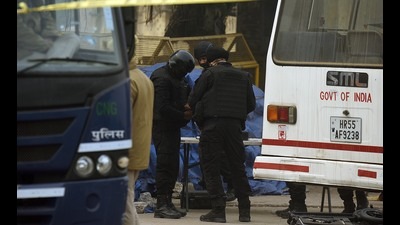 A bag containing a nearly 3kg improvised explosive device that is suspected to have RDX among other substances was spotted by a visitor near Gate number 1 of the flower market on Friday morning. (Raj K Raj/Hindustan Times) A bag containing a nearly 3kg improvised explosive device that is suspected to have RDX among other substances was spotted by a visitor near Gate number 1 of the flower market on Friday morning. (Raj K Raj/Hindustan Times)
