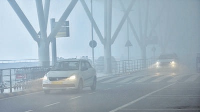 The minimum temperature rose marginally to 6 degrees Celsius (°C) -- from 5.8°C on Thursday -- as the city witnessed a ‘cold day’ with a maximum temperature touching 15.4°C -- five degrees below normal. (Sanjeev Verma/HT PHOTO) The minimum temperature rose marginally to 6 degrees Celsius (°C) -- from 5.8°C on Thursday -- as the city witnessed a ‘cold day’ with a maximum temperature touching 15.4°C -- five degrees below normal. (Sanjeev Verma/HT PHOTO)