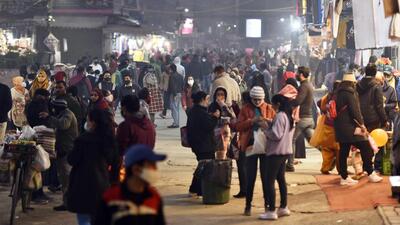 People are seen at Lajpat Nagar’s Central Market in New Delhi on Thursday. (HT photo)