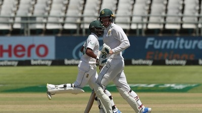 Cricket - Third Test - South Africa v India - Newlands Cricket Ground, Cape Town, South Africa - January 14, 2022 South Africa's Keegan Petersen with Rassie van der Dussen REUTERS/Sumaya Hisham (REUTERS)