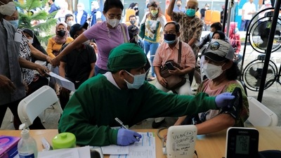 He further addressed the issues of covid's transmission power, the new variants and the massive population that still does not have access to vaccination. (REUTERS)