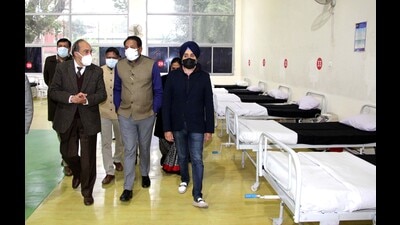 UT adviser Dharam Pal during his visit to the new Covid care centre at Sector 34 sports complex in Chandigarh on Friday. (HT Photo)