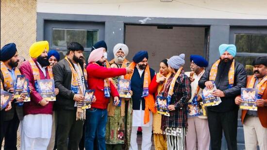 SAD-BJP leader Grewal said for the past few days while visiting different areas of the West constituency in Ludhiana, the residents had complained to him about the oppressive rule of Congressmen. (HT PHOTO)