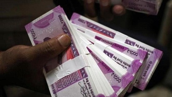 The government is expected to estimate <span class='webrupee'>₹</span>17.5 lakh crore or 6.5 per cent of GDP in fiscal deficit in FY23.(HT Photo) The government is expected to estimate <span class='webrupee'>₹</span>17.5 lakh crore or 6.5 per cent of GDP in fiscal deficit in FY23.(HT Photo)