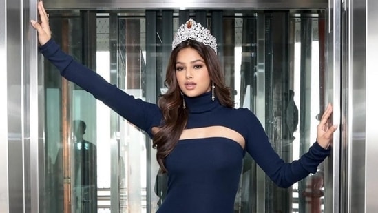 harnaaz sandhu 1642140087464 1642143731131 Miss Universe Harnaaz Sandhu is currently in New York City, where she will complete her term as the 70th winner of the beauty pageant. The star is enjoying her stay by visiting all the major tourist attractions, taking a ferry, enjoying her first snow and much more. She is even serving her fans with some fashion goals with each visit.(Instagram/@harnaazsandhu_03)