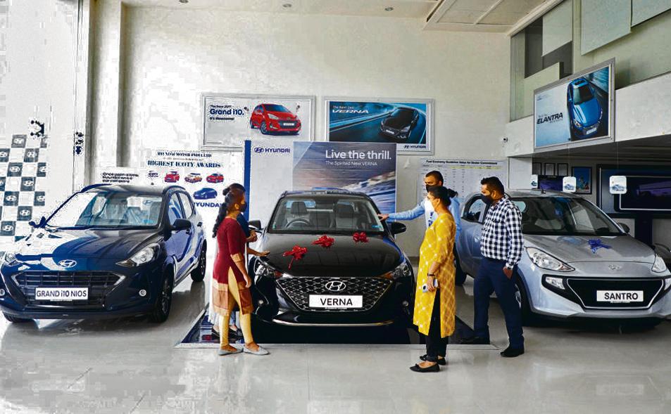 In October-December period of this fiscal year, passenger vehicle sales declined 15 per cent to 7,61,124 units from 8,97,908 units in the year-ago period.