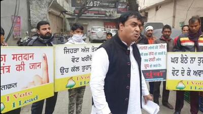 The protesters in Ludhiana said the funds under the Punjab Nirman scheme were meant for poor or SC and BC category residents, but only in North constituency funds worth crores have been allocated to the ‘wealthy’ Congress supporters (HHT PHOTO)