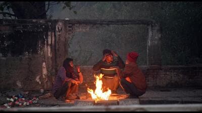 People warm themselves around a bonfire at Ashram in New Delhi, on Saturday. (Amal KS/Hindustan Times) People warm themselves around a bonfire at Ashram in New Delhi, on Saturday. (Amal KS/Hindustan Times)