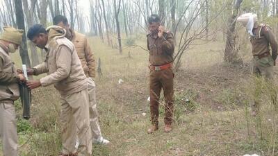 Police carrying out investigations at the spot where a woman’s body was recovered near the railway station in Chandigarh. (HT Photo)
