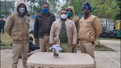 The accused, Jaanu Malik, and the country made pistol used in the crime in custody of Chandigarh Police. (HT Photo) The accused, Jaanu Malik, and the country made pistol used in the crime in custody of Chandigarh Police. (HT Photo)