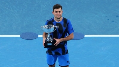 Karatsev outclasses Murray to take Sydney title
