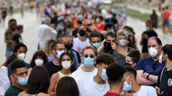 The CDC has recommended N95 masks for all citizens.(AFP)