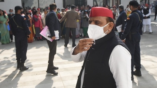 Samajwadi Party chief Akhilesh Yadav at the party office in Lucknow on Saturday.(Deepak Gupta/HT Photo)