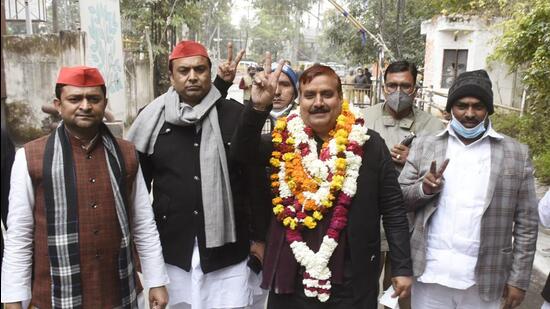 Ghaziabad, India - January 15, 2022: Pandit Amarpal Sharma, Samajwadi Party (SP) candidate from Sahibabad assembly on his way to file nomination for Uttar Pradesh Assembly election at the District Magistrate Office, in Ghaziabad, India, on Saturday, January 15, 2022. (Photo by Sakib Ali /Hindustan Times)
