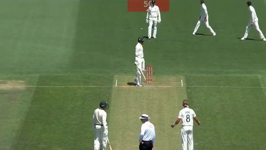 5th Ashes Test: Stuart Broad yells at roving camera; fans on Twitter troll him, draw parallels with India skipper Virat: 'Even Broad has done a Kohli' 5th Ashes Test: Stuart Broad yells at roving camera; fans on Twitter troll him, draw parallels with India skipper Virat: 'Even Broad has done a Kohli'