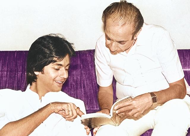 Learning the subtle nuances of singing from his father Mahendra Kapoor at their home in Mitra Kunj building, Peddar Road, Mumbai Learning the subtle nuances of singing from his father Mahendra Kapoor at their home in Mitra Kunj building, Peddar Road, Mumbai