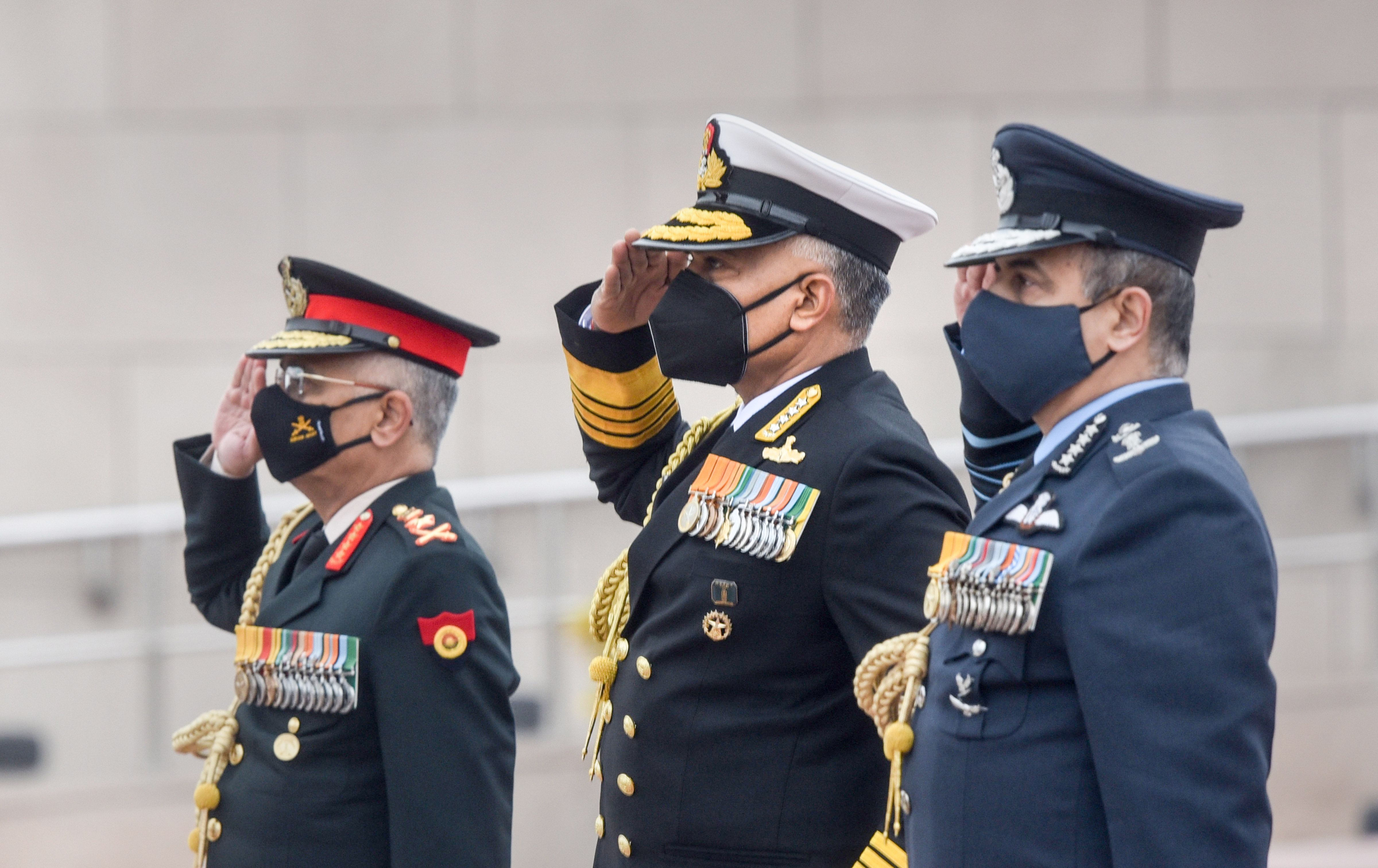 Army Chief General MM Naravane, Navy Chief Admiral R Hari Kumar and IAF chief Air Chief Marshal VR Chaudhari pay homage at the National War Memorial to mark the 74th Army Day, Saturday, (PTI) Army Chief General MM Naravane, Navy Chief Admiral R Hari Kumar and IAF chief Air Chief Marshal VR Chaudhari pay homage at the National War Memorial to mark the 74th Army Day, Saturday, (PTI)