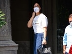 Kareena Kapoor in <span class='webrupee'>₹</span>43k top and velvet pants enjoys day out with family: Can you guess her bag's price?(HT Photo/Varinder Chawla) Kareena Kapoor in <span class='webrupee'>₹</span>43k top and velvet pants enjoys day out with family: Can you guess her bag's price?(HT Photo/Varinder Chawla)