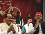 Dara Singh Chauhan with Samajwadi Party president Akhilesh Yadav at the SP office in Lucknow.(Deepak Gupta/HT Photo)