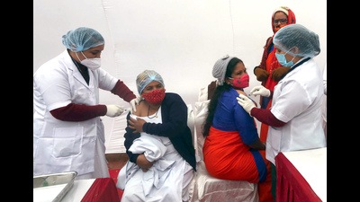 Healthcare workers administer a dose of Covid-19 vaccine to frontline workers at Government JP Hospital, in Bhopal on Sunday. (ANI) Healthcare workers administer a dose of Covid-19 vaccine to frontline workers at Government JP Hospital, in Bhopal on Sunday. (ANI)