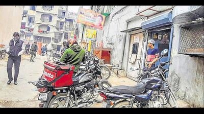 A delivery executive waits for the order outside a cloud kitchen in Zamrudpur (HT) A delivery executive waits for the order outside a cloud kitchen in Zamrudpur (HT)