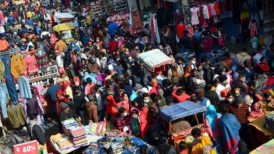 People flout Covid-appropriate behaviour at Sadar Bazar market in Gurugram on Sunday.&nbsp;