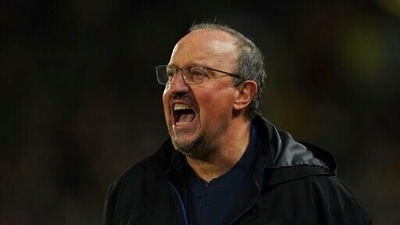 Everton's head coach Rafael Benitez gives instructions during the English FA Cup third round soccer match between Hull City and Everton at the MKM Stadium in Hull. (AP)