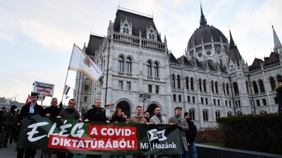 People demonstrate in front of the Parliament, during a protest against coronavirus disease (Covid-19) measures and vaccinations, in Budapest, Hungary, January 16, 2022.&nbsp; (REUTERS / Marton Monus)