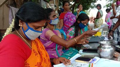 Women crowdsource food, groceries and monetary assistance to distribute them among the most vulnerable. (HT Photo) Women crowdsource food, groceries and monetary assistance to distribute them among the most vulnerable. (HT Photo)