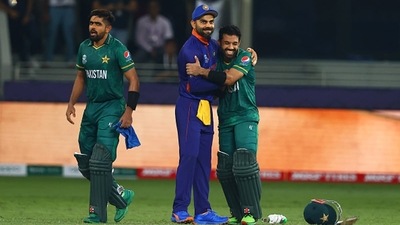 Former India captain Virat Kohli with Mohammad Rizwan and Babar Azam during T20 World Cup&nbsp; (Getty)