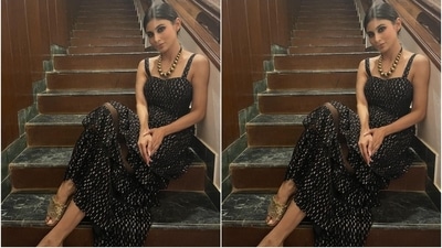Mouni styled the ensemble with gold peep-toe block heel sandals and a chunky gold necklace featuring black thread and large beads. The star ditched all other jewels to keep the ensemble the star of her look. (Instagram/@imouniroy) Mouni styled the ensemble with gold peep-toe block heel sandals and a chunky gold necklace featuring black thread and large beads. The star ditched all other jewels to keep the ensemble the star of her look. (Instagram/@imouniroy)