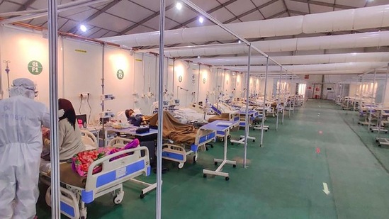 COVID-19 patients undergo treatment at DRDO's Sardar Vallabhbhai Patel Covid Hospital, in New Delhi.(PTI) COVID-19 patients undergo treatment at DRDO's Sardar Vallabhbhai Patel Covid Hospital, in New Delhi.(PTI)