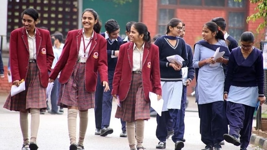 The Uttar Pradesh government this January banned schools from increasing fees across all the boards for the upcoming academic session (2022-23) because of the prevailing pandemic situation.(HT File Photo)