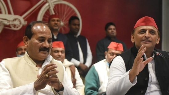 Dara Singh Chauhan, ex-minister in Yogi cabinet, joins Samajwadi Party -  Hindustan Times