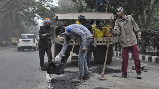 Ludhiana MC contractors repairing the damaged DMC road, one of the many built under the multi-crore road development projects launched ahead of the Punjab assembly polls. (HT Photo) Ludhiana MC contractors repairing the damaged DMC road, one of the many built under the multi-crore road development projects launched ahead of the Punjab assembly polls. (HT Photo)