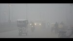 Heavy fog was experienced in Lucknow till the afternoon. (HT Photo)