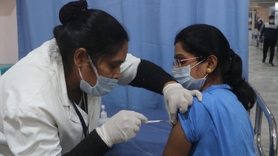 Covid vaccination. (HT)