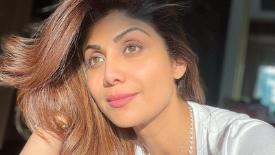 Shilpa Shetty turns to these 3 Yoga asanas for a ‘Happy Monday’ | Watch (Instagram/theshilpashetty) Shilpa Shetty turns to these 3 Yoga asanas for a ‘Happy Monday’ | Watch (Instagram/theshilpashetty)