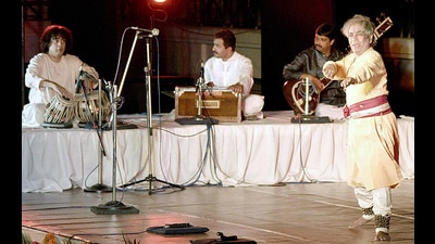 Pandit Birju Maharaj performs at an event in Bengaluru. (Arunkumar Rao) Pandit Birju Maharaj performs at an event in Bengaluru. (Arunkumar Rao)
