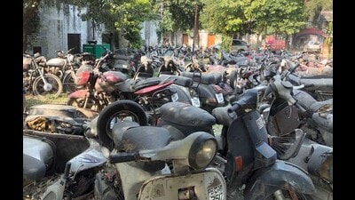 A five-member committee on Monday fixed the reserve/base price of each vehicle to be auctioned by the GRP in Ludhiana. (HT Photo) A five-member committee on Monday fixed the reserve/base price of each vehicle to be auctioned by the GRP in Ludhiana. (HT Photo)