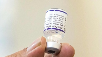 The clinical trial found that both groups showed increases in antibodies “slightly higher” than following the third vaccine last year. But it said the increased antibodies did not prevent the spread of omicron. (Representational image) (AFP) The clinical trial found that both groups showed increases in antibodies “slightly higher” than following the third vaccine last year. But it said the increased antibodies did not prevent the spread of omicron. (Representational image) (AFP)
