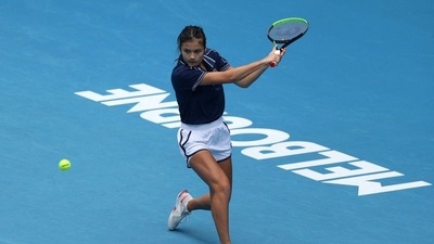 Britain's Emma Raducanu during a practice in the lead-up to the 2022 Australian Open (REUTERS)