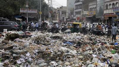 Of the 48 assessed urban local bodies in Swachh Survekshan 2021, two of the three municipal corporations in Delhi finished in the bottom 10. The rankings declared in November last year show that the East MCD ranked 40th, South MCD 31st and North MCD 45th--fourth-last from the bottom. (Representative image/HT Archive)