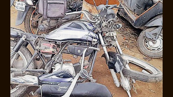 The complainant, Pankaj Kumar said he had been following the trio, who worked as labourers, on a separate bike when he saw a private bus coming from Lakhowal hit the bike. This is the second such incident to take place in Ludhiana in two days. (HT Photo)